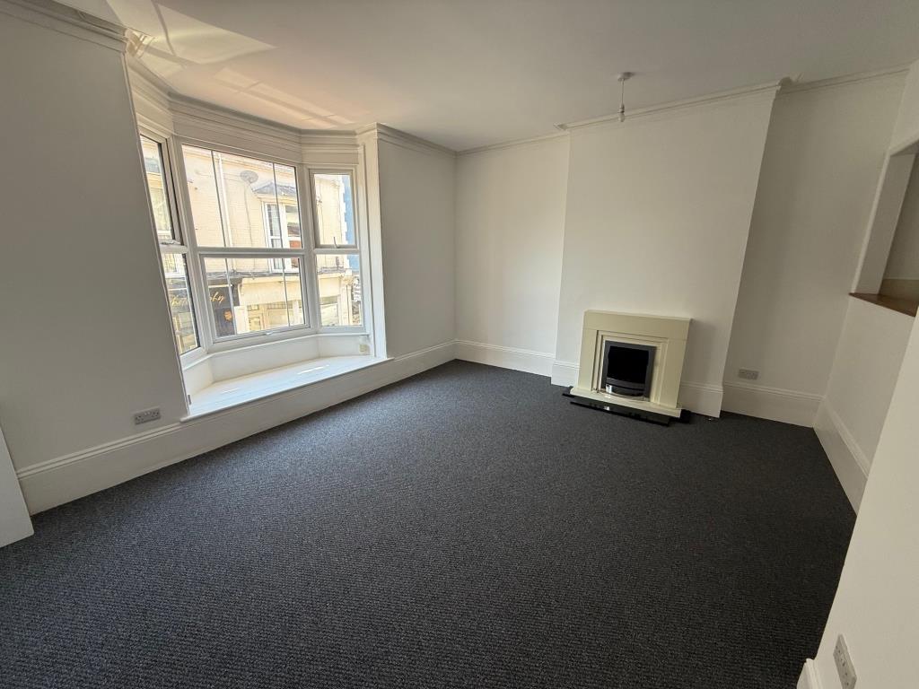 Lot: 55 - FIRST FLOOR FLAT - Main living room with fireplace